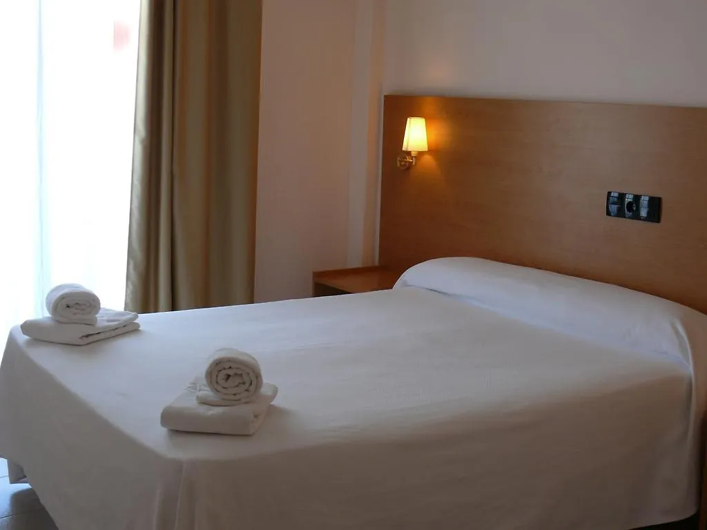 Bay Hotel Roses 2*,