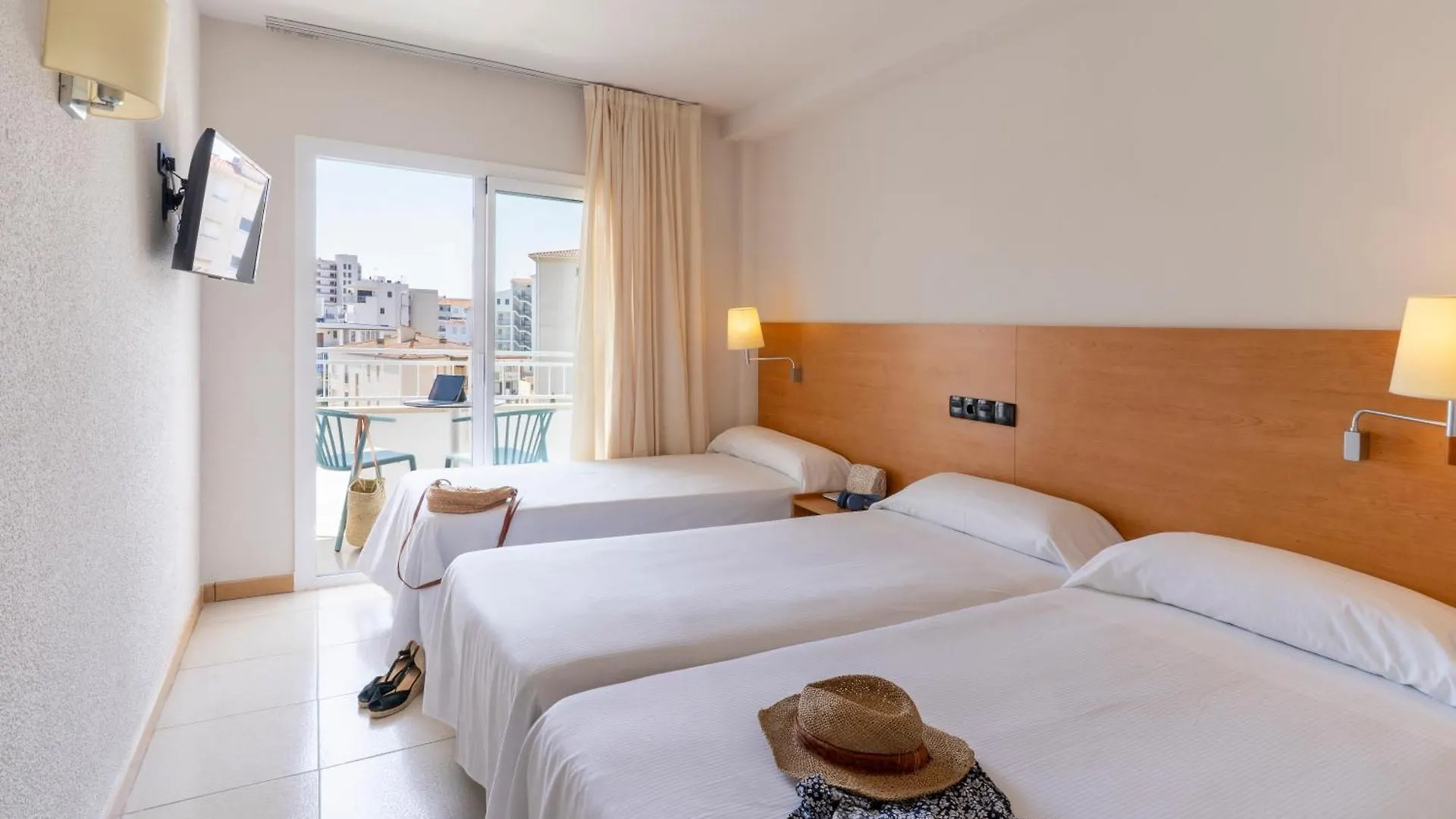 **  Bay Hotel Roses Spanje